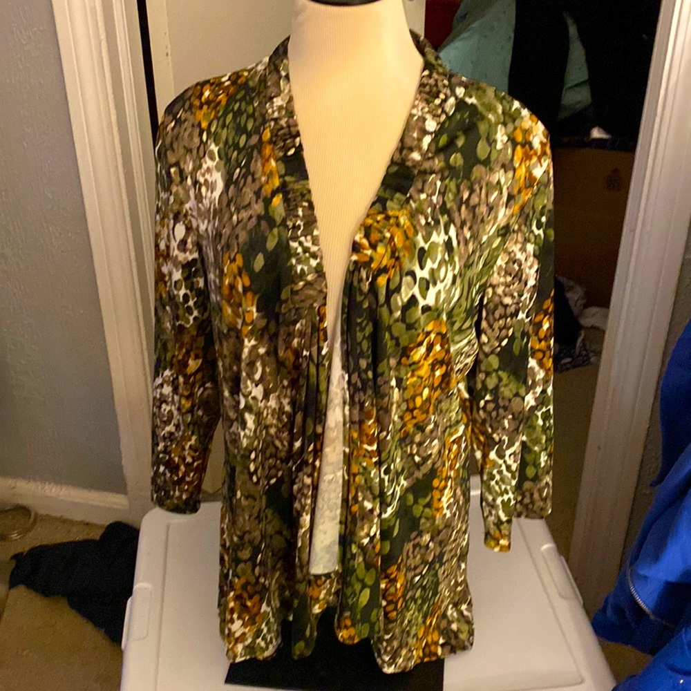 Serengeti waterfall top size XL top elastic around the neck to 1/2 way Down